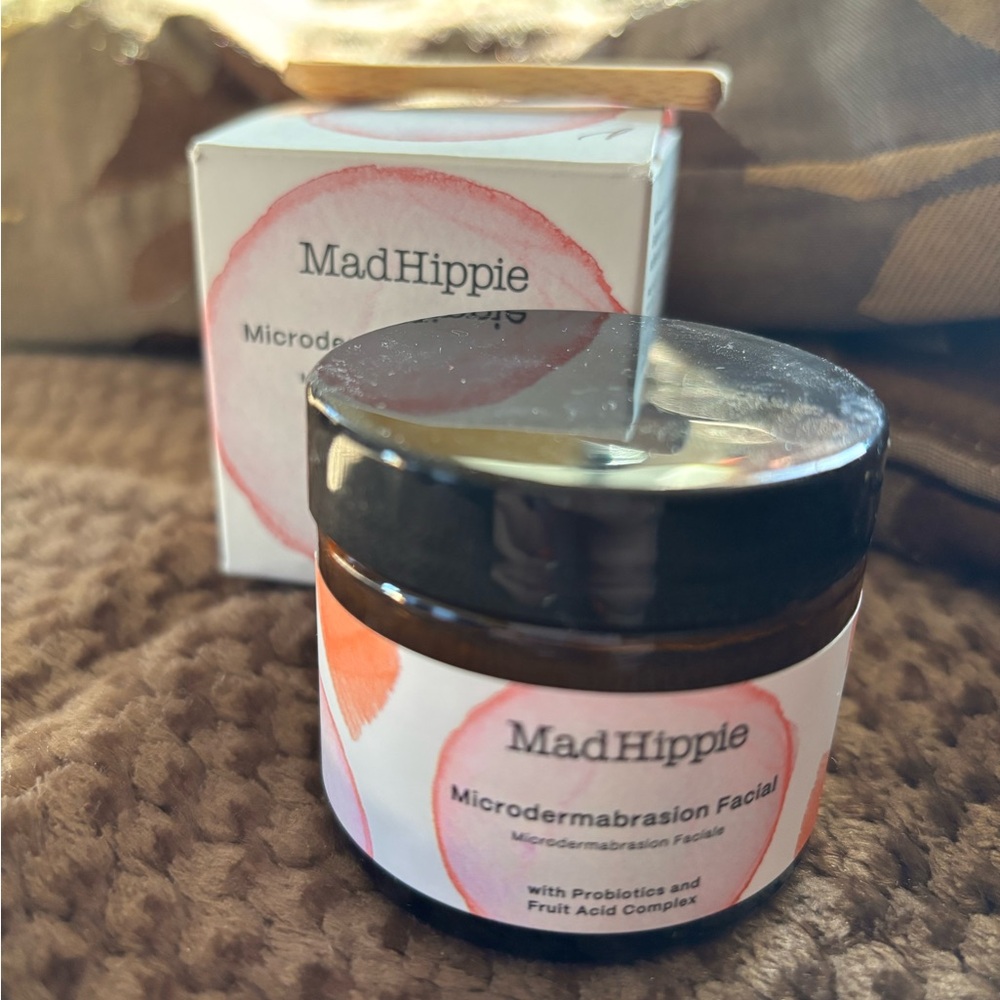 💕Mad Hippie Microdermabrasion Facial 2.1oz💕